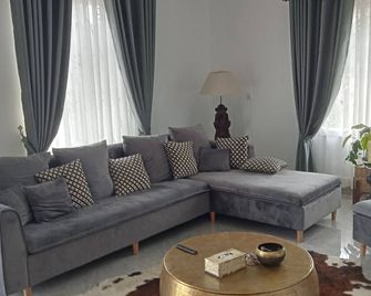 Maison de Maître Avec Grande Piscine de 300 m2 - Kep - Living room