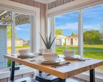 Tiny Bungalow in Houghton Lake - Entire Duplex - Houghton Lake - Essbereich