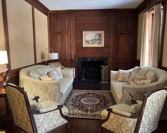 Lovely 4-bedroom estate in brilliant Owings Mills 23 miles from John Hopkins - Owings Mills - Sala de estar