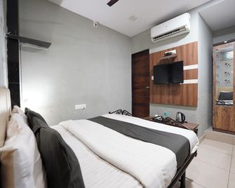 Hotel Sai Inn - Ahmedabad - Schlafzimmer
