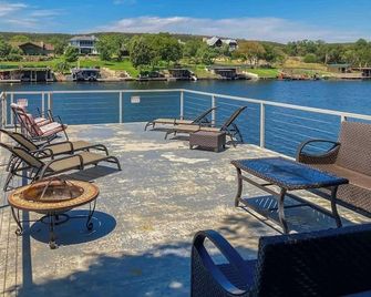 Lakefront Home With Wifi, Entertainment, Dock & Lake Views - Dogs Ok - Burnet - Балкон