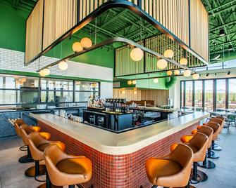 Embassy Suites by Hilton Asheville Downtown - Asheville - Bar