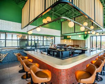 Embassy Suites by Hilton Asheville Downtown - Asheville - Bar