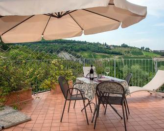 Casa Arcobaleno apartments-Room holiday home - Alba - Balcony