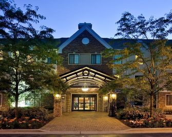 Great for Business Travel! Equipped King Suite with Pool Access + Free Breakfast - Lincolnshire - Building