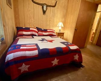 Float 2 Cabin! Private Frio River Access ~ Gated Comanche Crossing, Concan! - Sabinal - Habitación