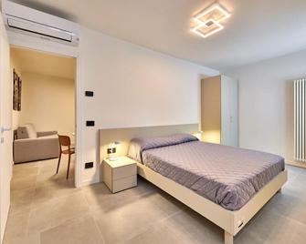 Apartmentsgarda - Residenza Mercanti - Garda - Bedroom