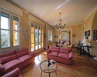Villa Vibe Luce, beautiful period villa with private pool and lake view - Gardone Riviera - Stue