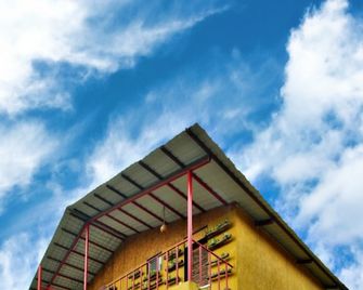 Sou Eco Camp - Kevadia - Building