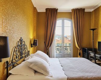 فندق لو غريمالدي باي هابي كالتشر - نيس - غرفة نوم