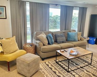 City light views getaway close to top ski resorts - Salt Lake City - Living room