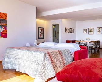 Iseolakerental - Vacanza Romantica - Riva di Solto - Bedroom