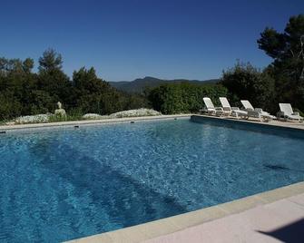 Les Arbousiers Village Hotel Provencal - La Roquebrussanne - Piscina