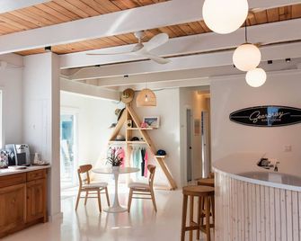 Seaspray Surf Lodge - וורו ביץ' - דלפק קבלה