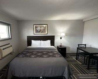 Relax Inn - Saginaw - Bedroom