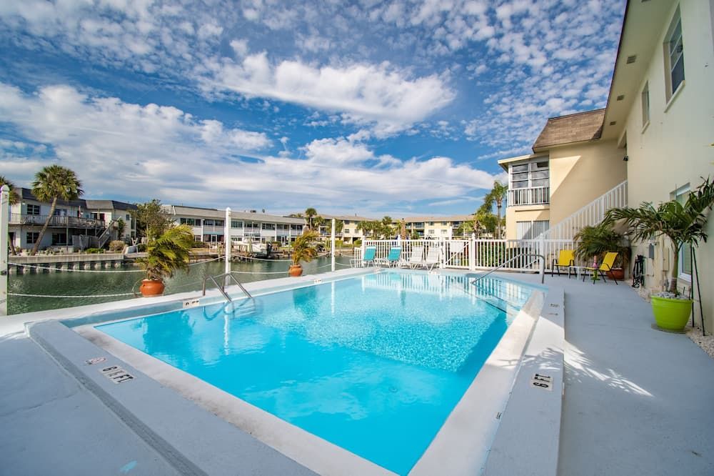 Funshine Pointe Capri - Treasure Island - Piscina