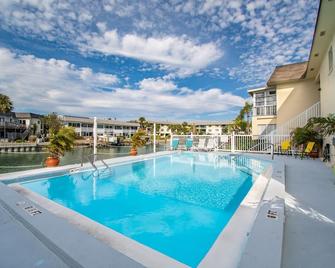 Funshine Pointe Capri - Treasure Island - Pool