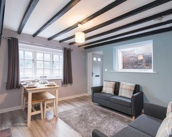 Excellent 3 bed House - Close To Airport - Castle Donington - Huiskamer