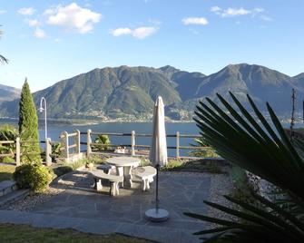 Romantic Ticino Holiday Home On The Lago Maggiore With A Fantastic Lake View - Minusio - Innenhof