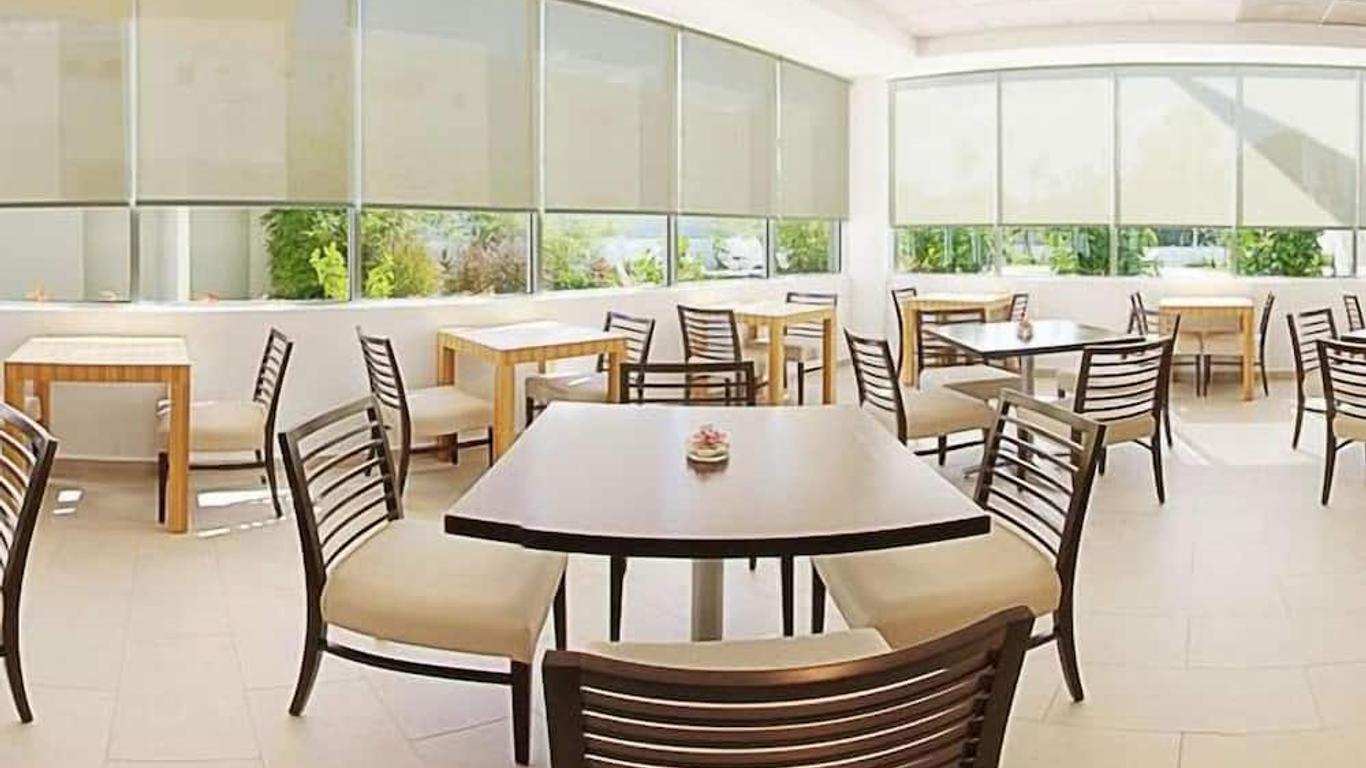 Costa Bahia Hotel & Convention Center