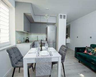 Poznań Karpia Apartment - Parking, Balcony - by Rentujemy - Poznan - Dining room