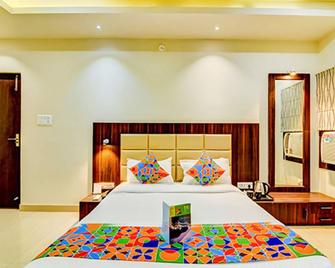 Fabhotel Solitaire Inn - Kanpur - Schlafzimmer