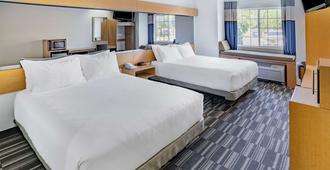 Microtel Inn & Suites by Wyndham Plattsburgh - Plattsburgh - Κρεβατοκάμαρα