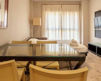Apartamentos Vértice Bib Rambla - Seville - Dining room