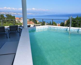 Apartments in Villa Ziza, rooftop swimming pool - Opatija - Pool