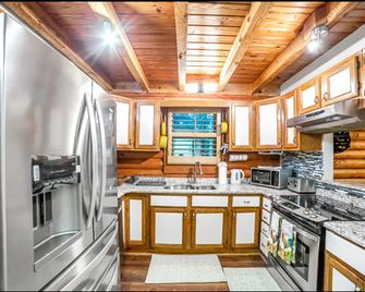 Luxury Cabin With Sauna and Hot Tub - McDonough - Kitchen