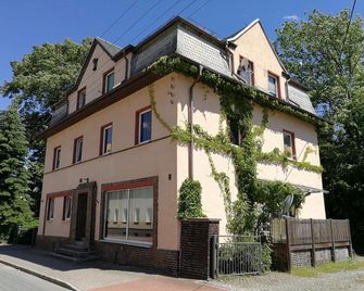 Green Oelsnitz am Hegebach mit Netflix und Parkplatz Self Check-in - Oelsnitz (Erzgebirge) - Edificio