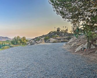 Hot Tub And Balcony Rainbow Retreat Near - Fallbrook - Outdoor view