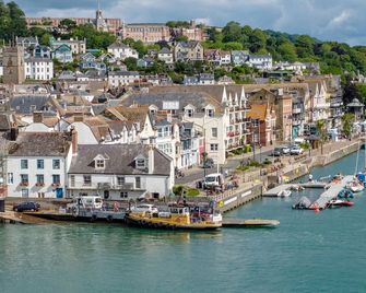 Waterfront House - Dartmouth