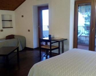 La Fusarella Villa Santoro - Vico Equense - Habitación