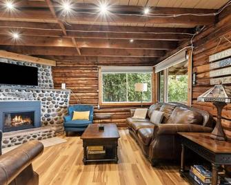 Skipping Rock Cottages: Ultimate Lakeside Retreat - Meaford - Living room
