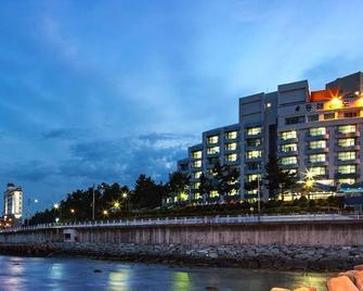 Benikea Hotel Mountain & Ocean Sokcho - Sokcho - Building