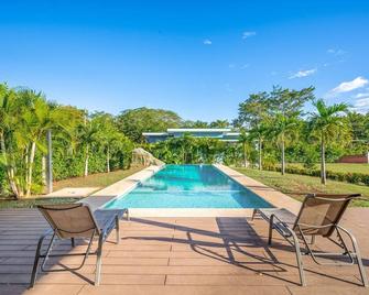 Villa Vida Azul Mins to Beaches & Clubhouse! - Puerto Viejo - Piscina