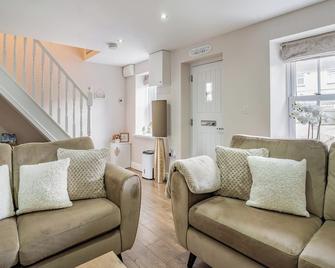 A stylish and plush Welsh cottage with character and charm. - Aberdare - Living room