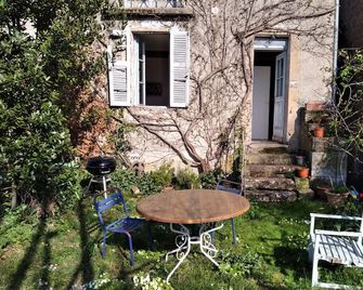 Downtown apartment with garden - Аваллон - Патіо