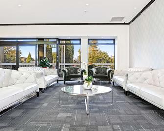 Quality Hotel Elms - Christchurch - Living room