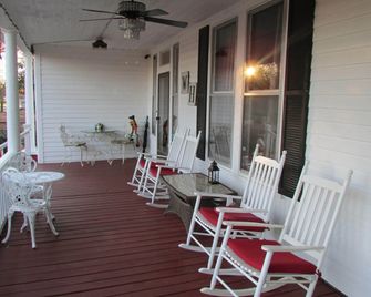 Whole Hearts Bed and Breakfast - Wellford - Балкон