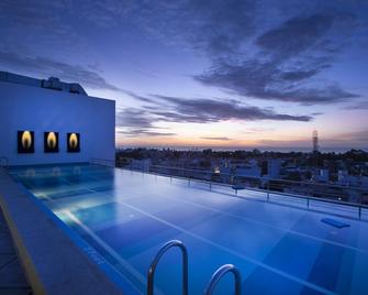 Hotel Atithi - פונדיצ'רי - בריכה
