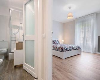 La casa di Tina - Civenna - Civenna - Schlafzimmer