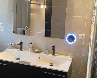 Le « chai » vous - Gensac-la-Pallue - Baño
