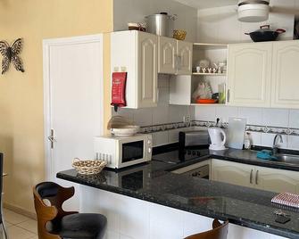 A beautiful Very Spacious 3 bed villa! - Adeje - Kitchen