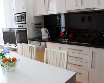 Feelcoimbra Apartamento Santa Cruz - Coimbra - Kitchen