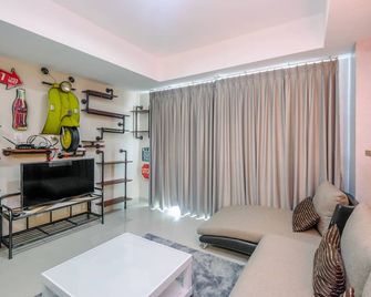 Cozy 2BR Apartment Nine Residence with City View - Yakarta - Sala de estar