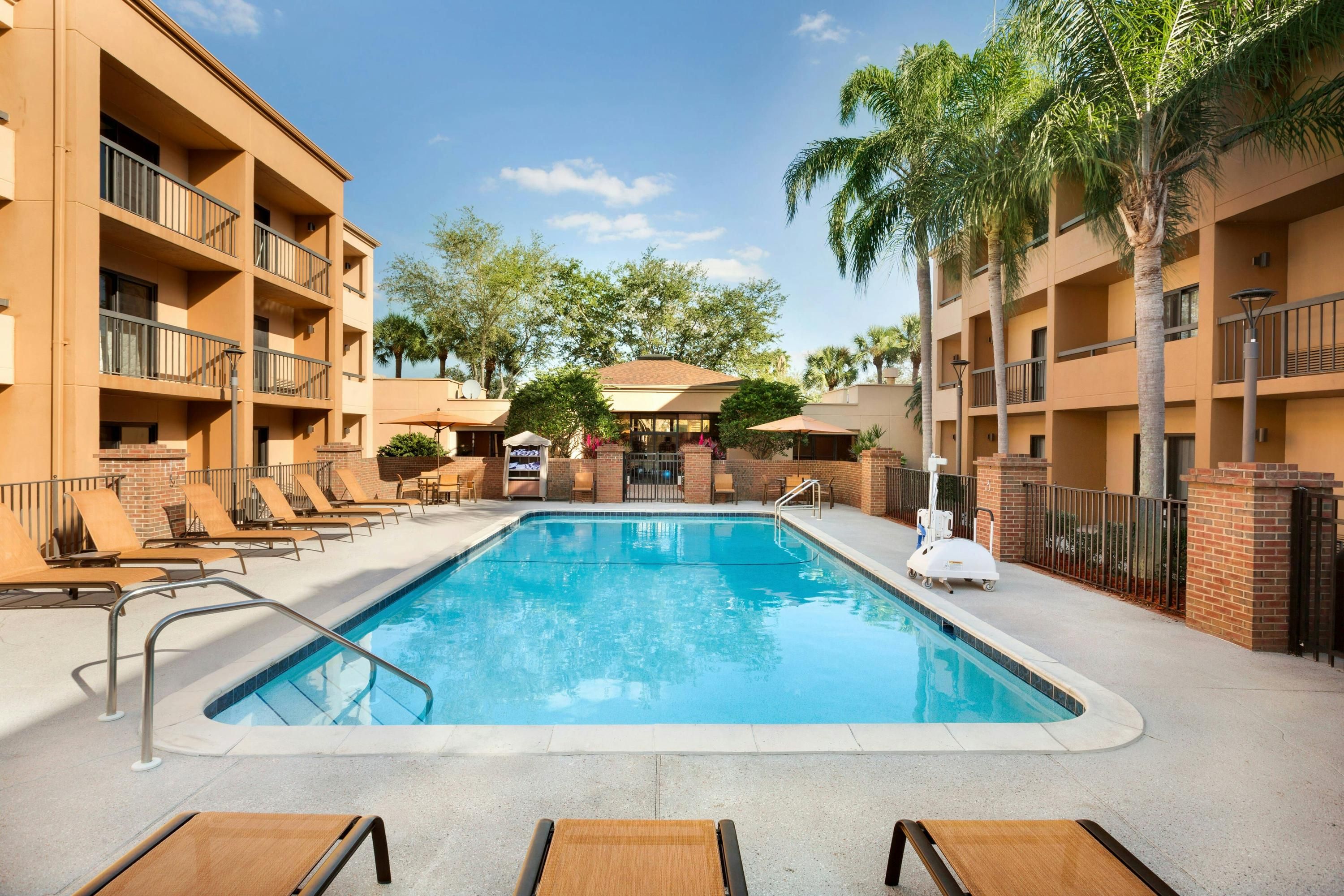 Courtyard by Marriott Fort Myers Cape Coral - פורט מאיירס - בריכה
