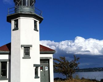 Point Robinson Lighthouse - Keeper's Quarters B - Vashon - Building