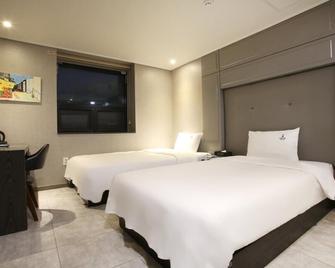 Shire Hotel Seomyeon - Busan - Bedroom